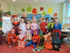 Den v karnevalových maskách