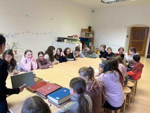 10. 4. Beseda nad kronikami