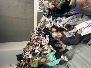 Podporujeme a fandíme našemu florbalovému týmu